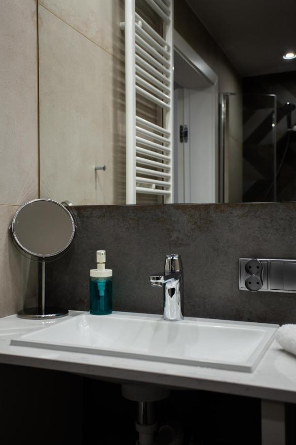 Luxurycity Apartment With Terrace วรอตซวาฟ ภายนอก รูปภาพ