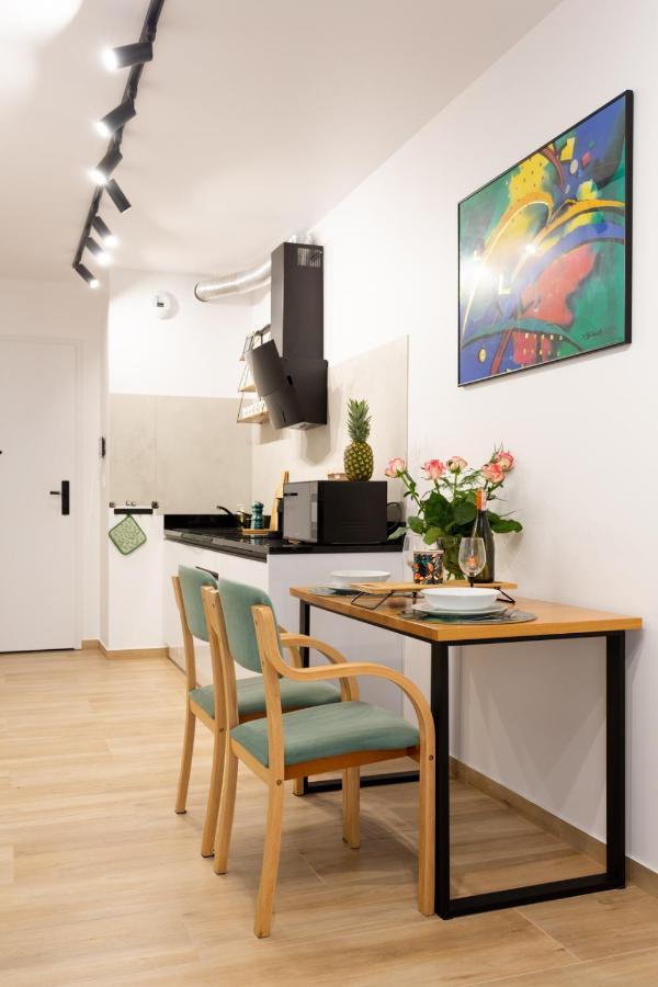 Luxurycity Apartment With Terrace วรอตซวาฟ ภายนอก รูปภาพ