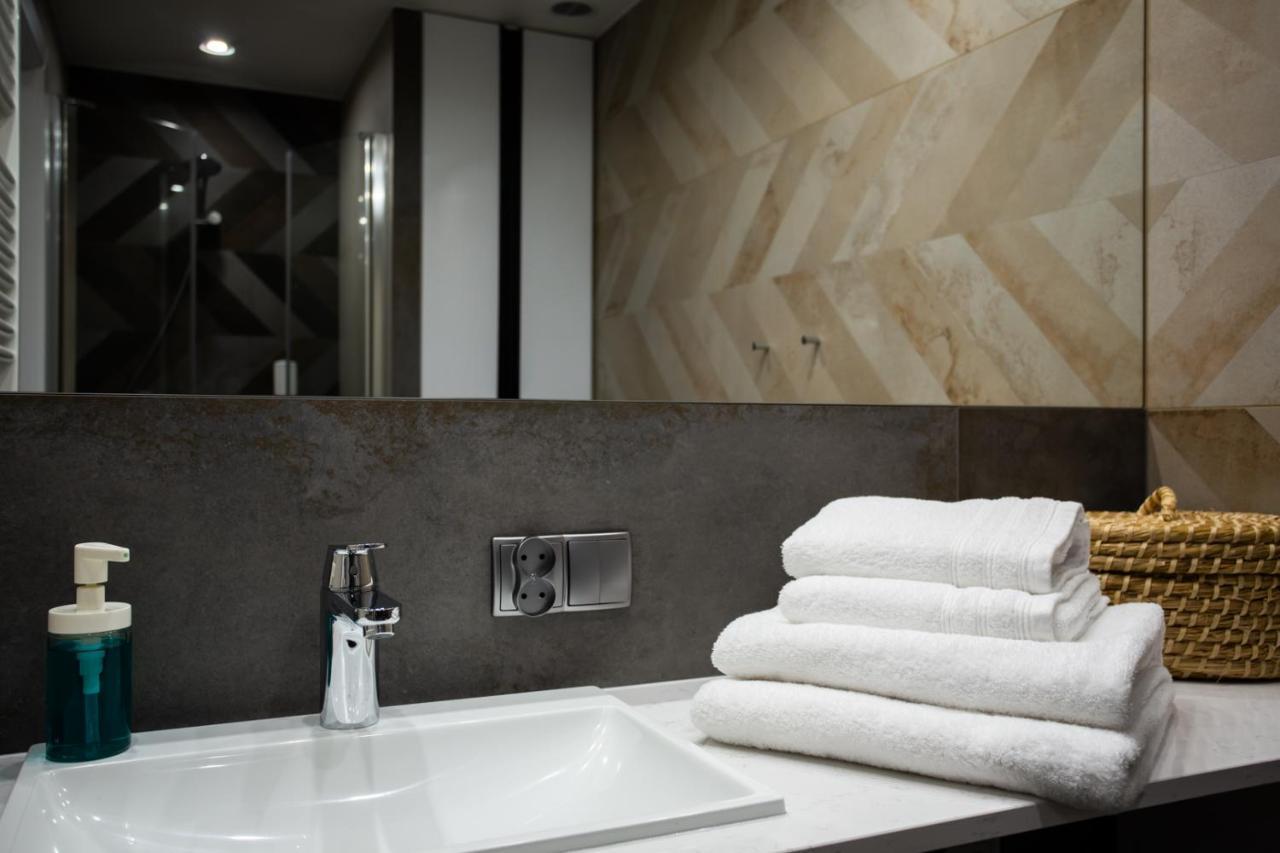 Luxurycity Apartment With Terrace วรอตซวาฟ ภายนอก รูปภาพ