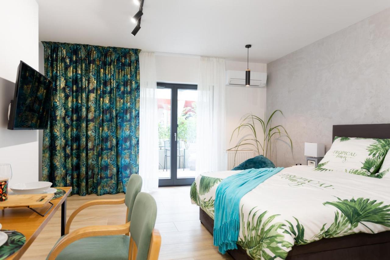 Luxurycity Apartment With Terrace วรอตซวาฟ ภายนอก รูปภาพ