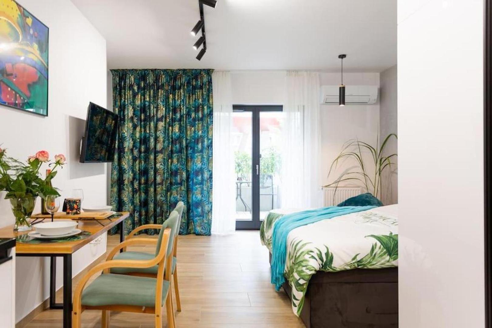 Luxurycity Apartment With Terrace วรอตซวาฟ ภายนอก รูปภาพ